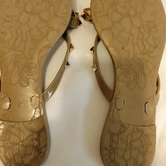 Valentino Garavani Tan Jelly Bow Stud Thong Sandals - Picture 2 of 2